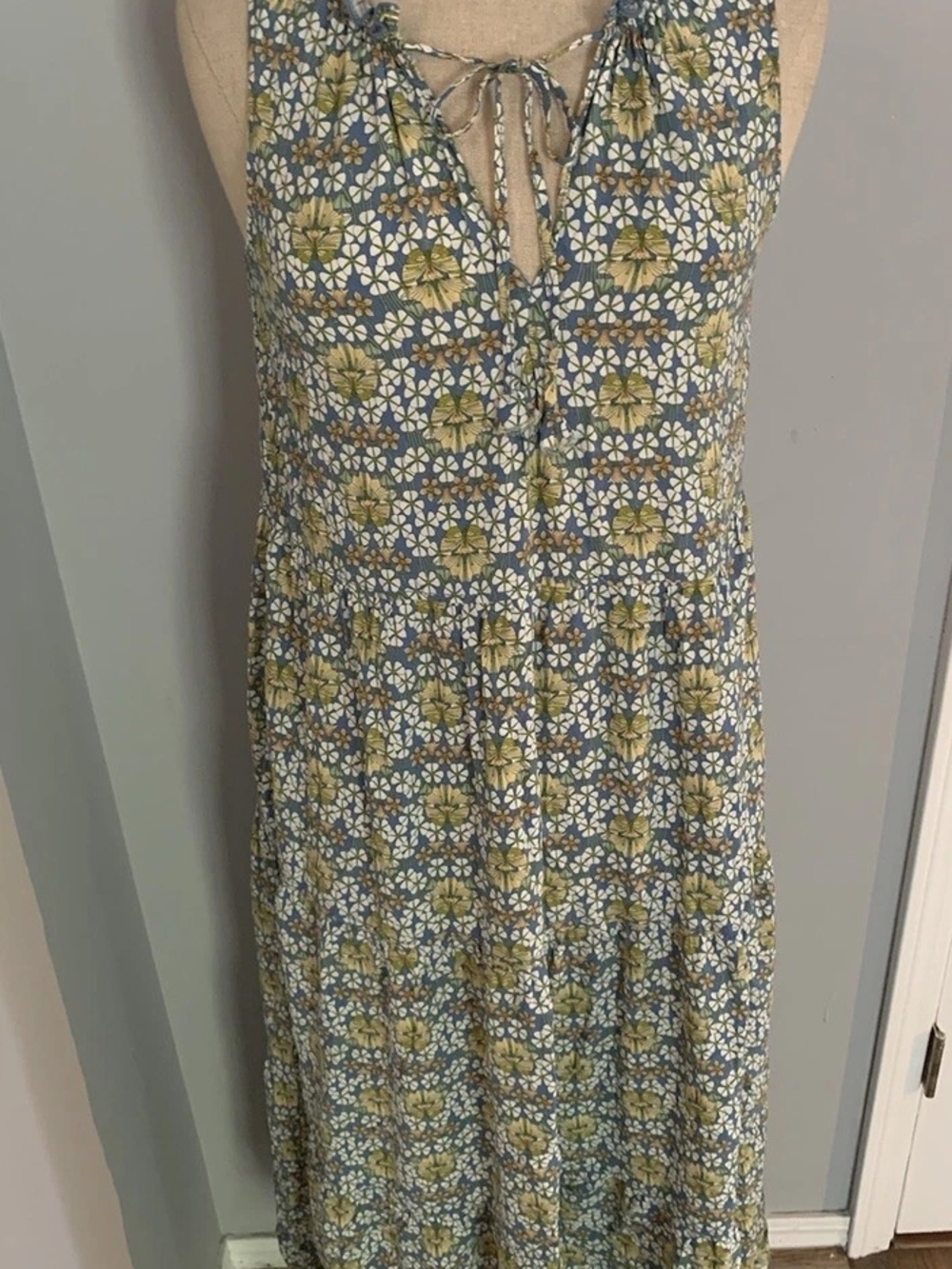 Max Studio Sleeveless Floral Maxi Dress in Blue and Green - Picture 8 of 12